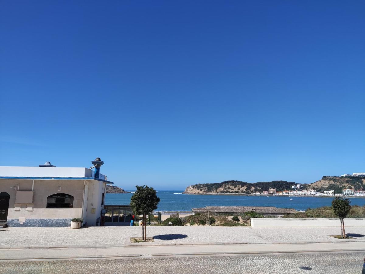 Apartment By The Beach! With Large Balcony! São Martinho do Porto Exteriér fotografie