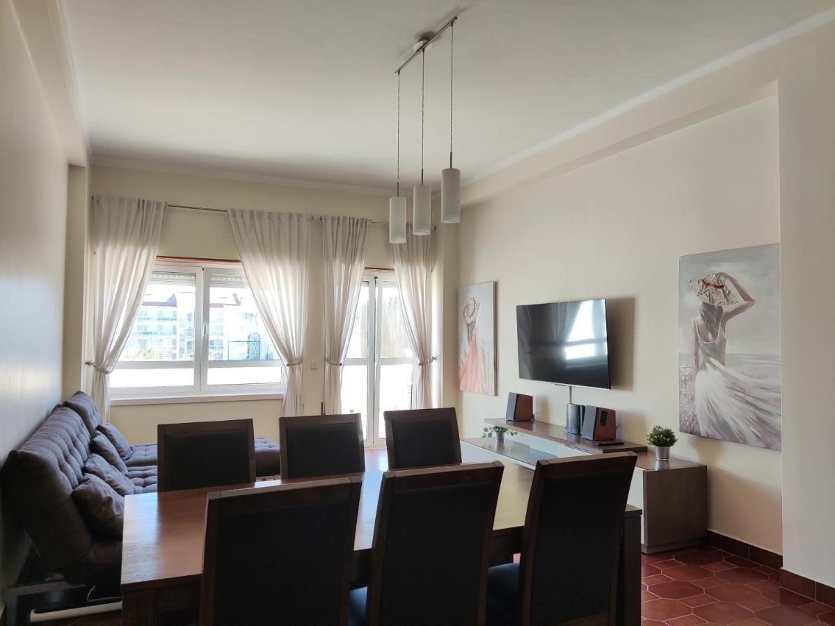 Apartment By The Beach! With Large Balcony! São Martinho do Porto Exteriér fotografie
