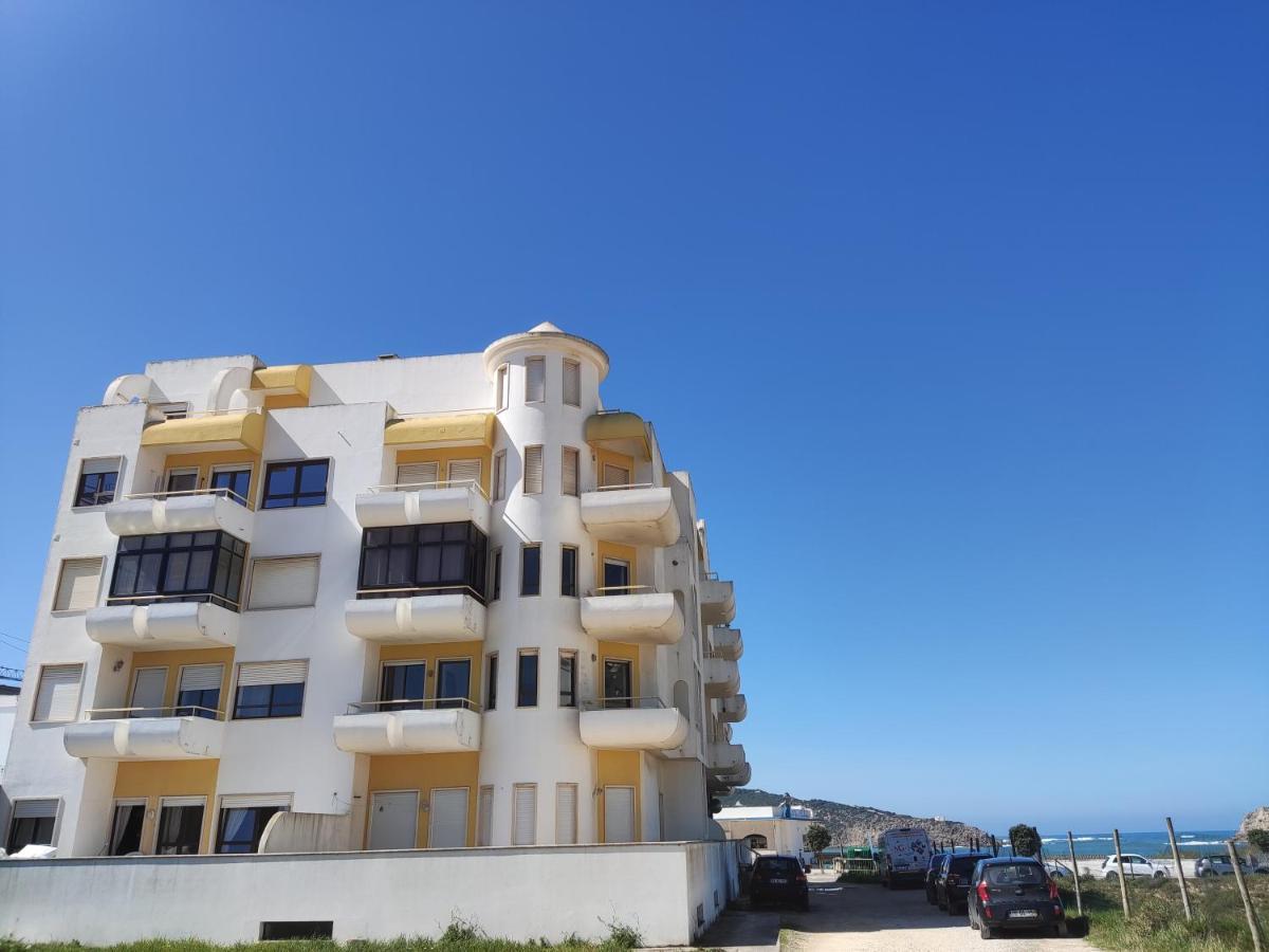 Apartment By The Beach! With Large Balcony! São Martinho do Porto Exteriér fotografie