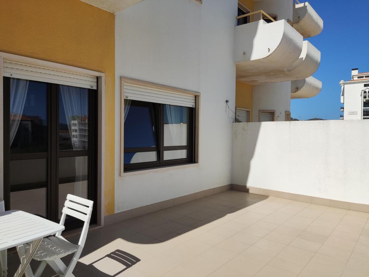 Apartment By The Beach! With Large Balcony! São Martinho do Porto Exteriér fotografie
